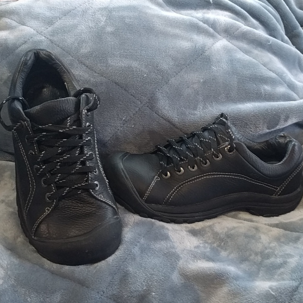 Keen shoes women full grain leather.